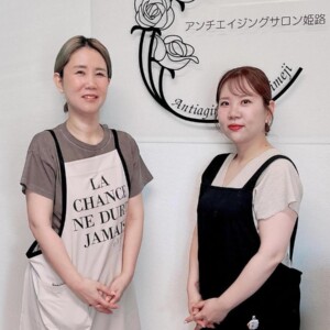 店主の川崎優美さん（左）と長女の西垣阿弓さん（右）