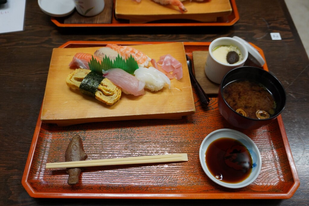 茶碗蒸しと味噌汁がついてくる