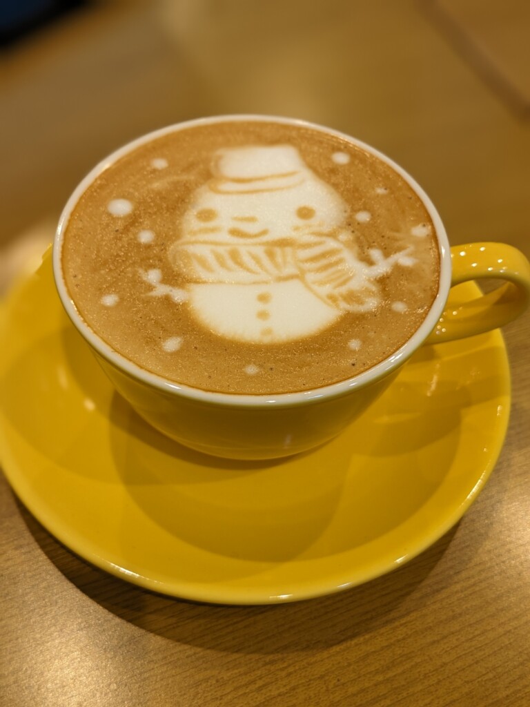 雪だるまのカフェラテ