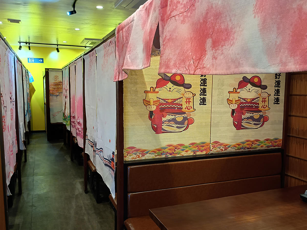 姫路・みゆき通りにカニ食べ放題専門店
