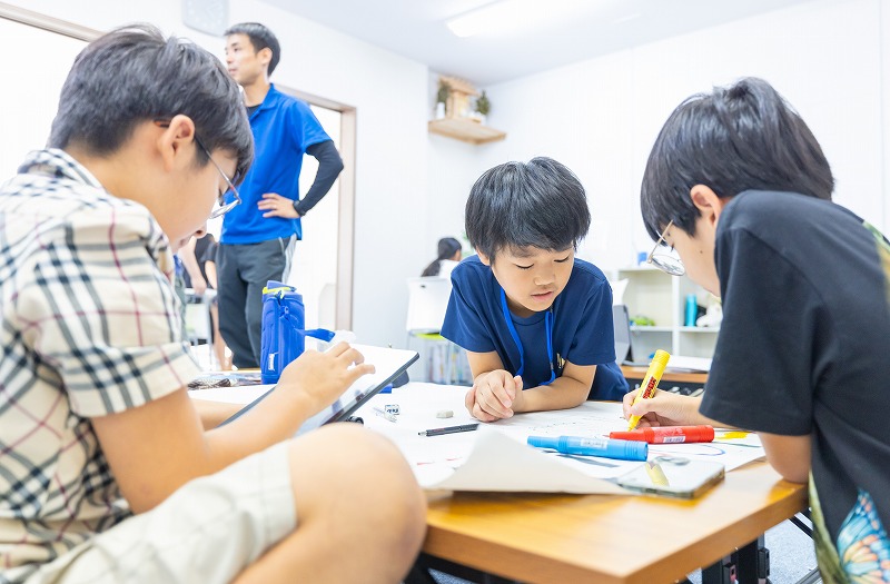 プレゼン資料作成をしている昨年の様子 姫路 セミナー 子育て