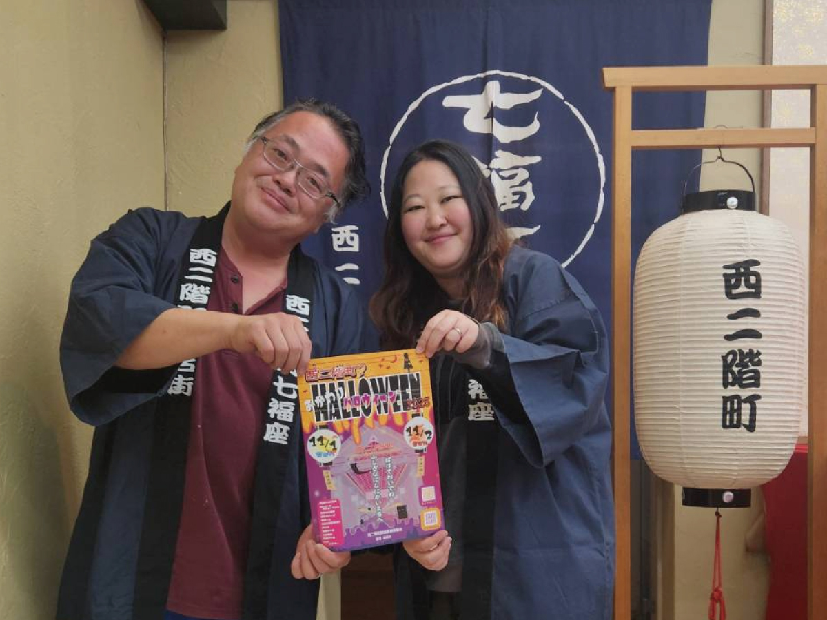 姫路 西二階町商店街振興組合・理事の内海芳彦さん(左)