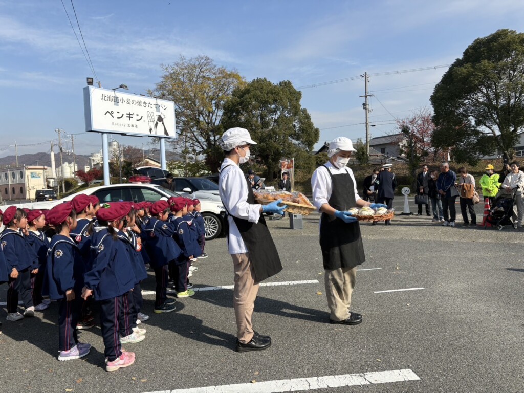 ペンギンベーカリー姫路野里店 警察 コラボ イベント